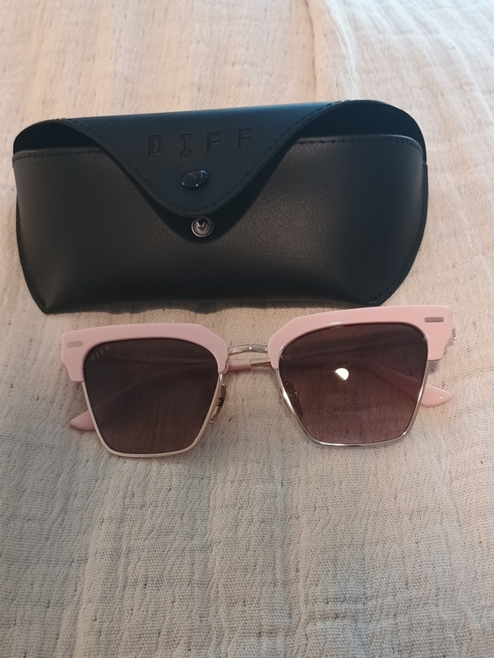 Diff Eyewear Pink Frame Sunglasses with Brown Gradient Lenses